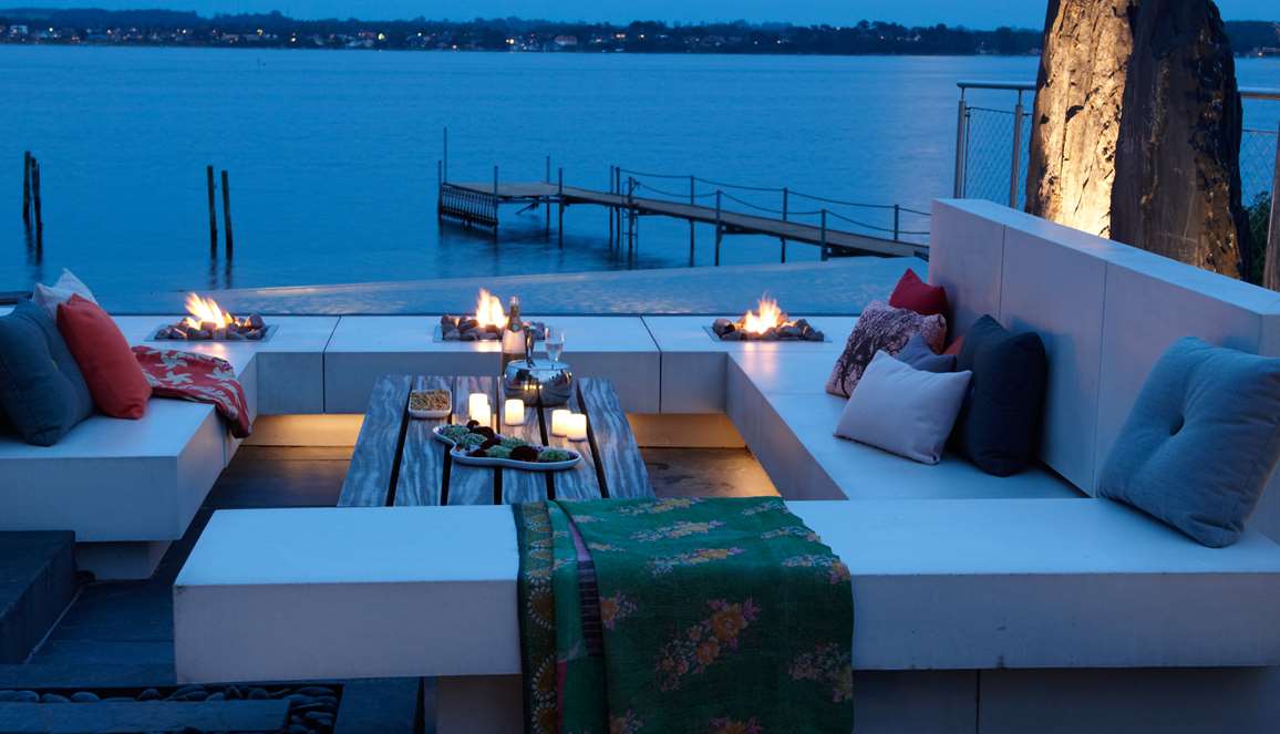 Baal i minimalistisk lounge designet af havearkitekt Tor Haddeland