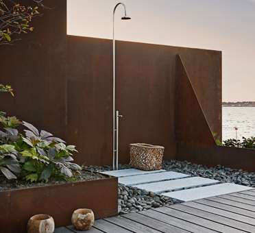 Minimalistisk havedesign med bademiljoe tegnet af havearkitekt Tor Haddeland