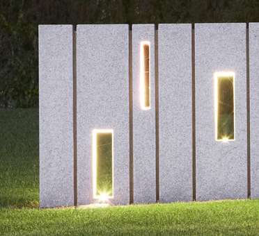 Landsskabsarkitekt Tor Haddeland designer granit mur med belysning