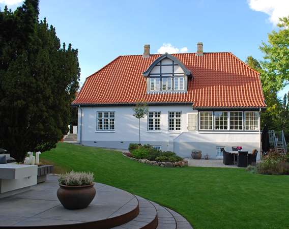 Havearkitekt Tor Haddeland designer ny have til hvid patriciavilla i Århus C